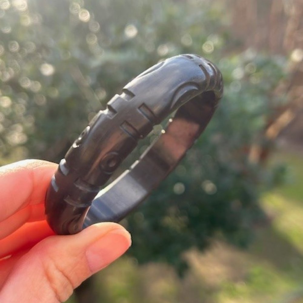 VTG BAKELITE Carved Black Bangle BRACELET